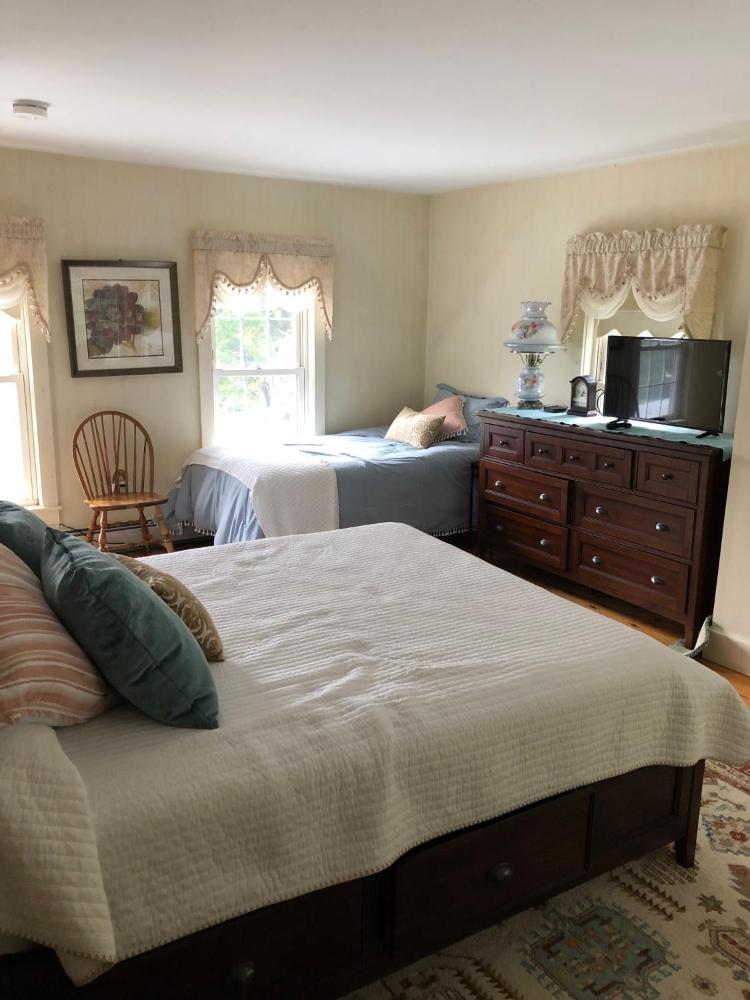Queen Room interior